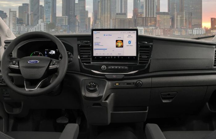 Ford E-Transit Innenraumansicht mit 12“-Multifunktionsdisplay